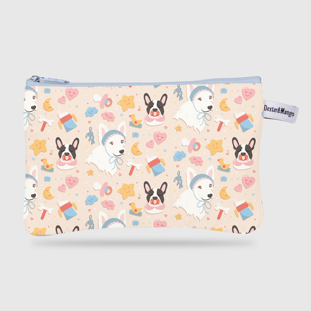 Pochette bébé signée Dexter &amp; Mango avec illustrations ludiques de chien et accessoires